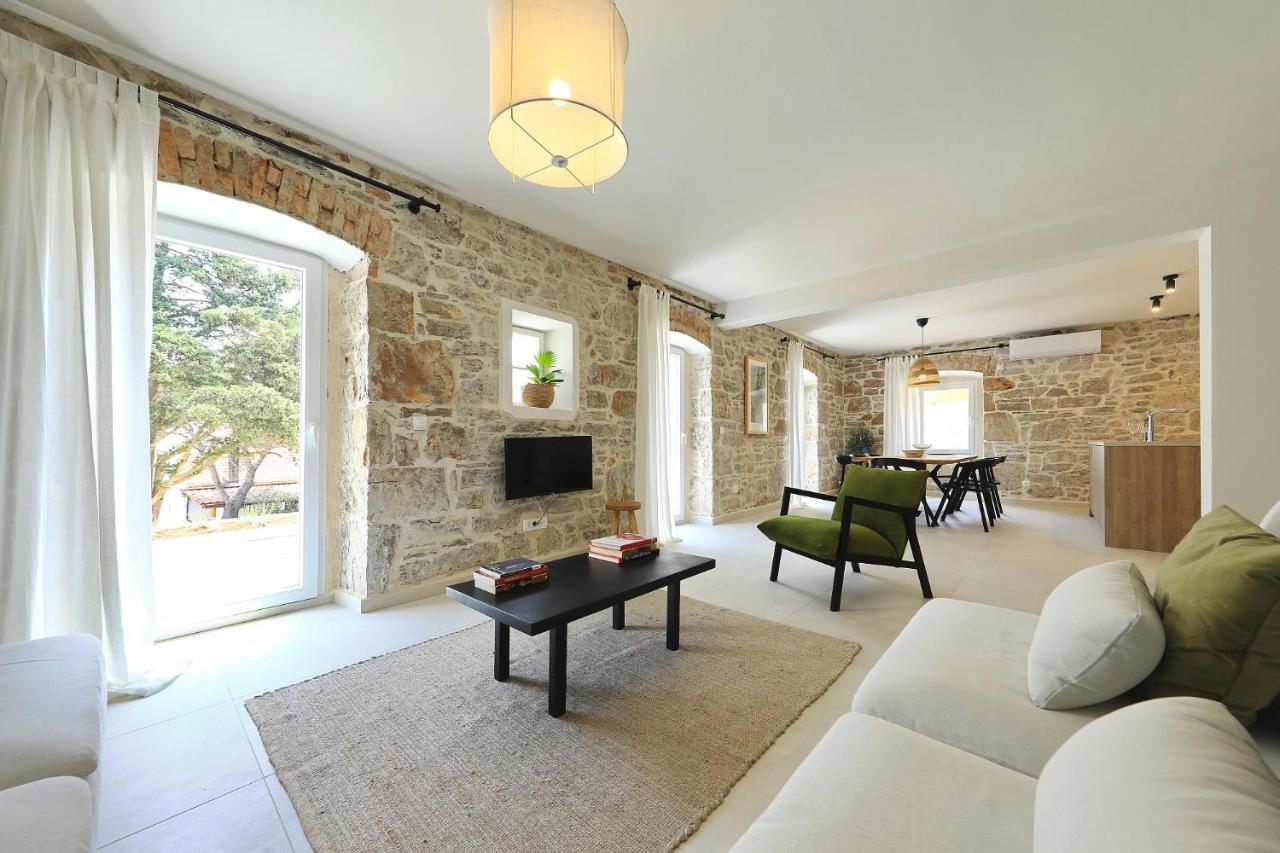 Villa Mira With A Heated Pool And A Sea View Božava Extérieur photo