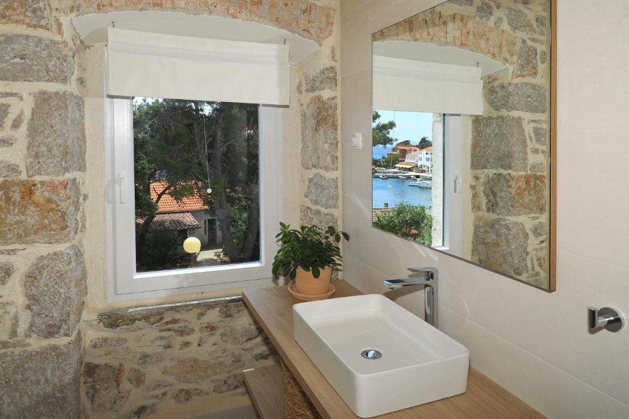 Villa Mira With A Heated Pool And A Sea View Božava Extérieur photo